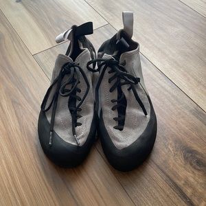 Black Diamond Aspect climbing shoe- unisex size 8.5 (mens) or euro 41.5